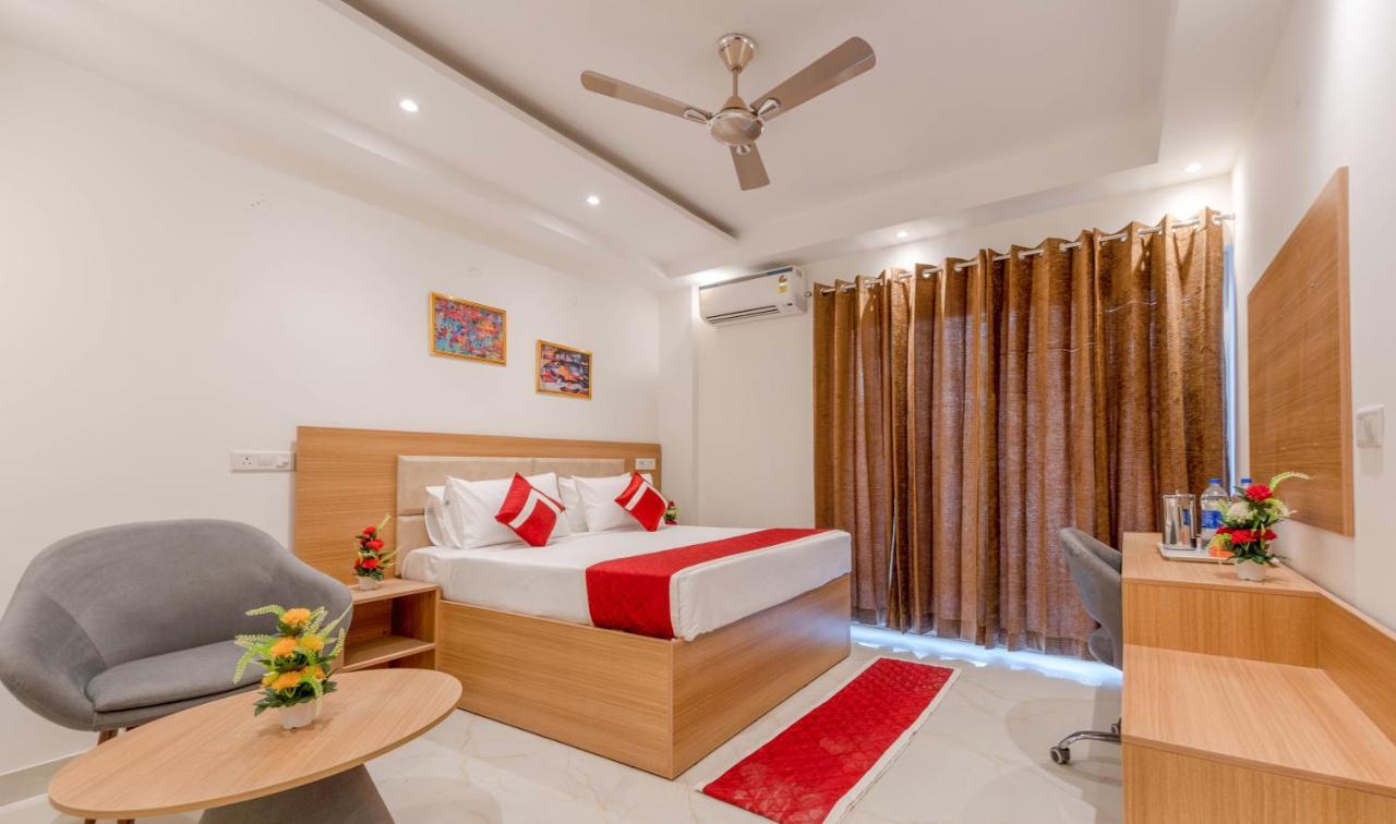 Octave Nirvana Suites Gurgaon Buitenkant foto