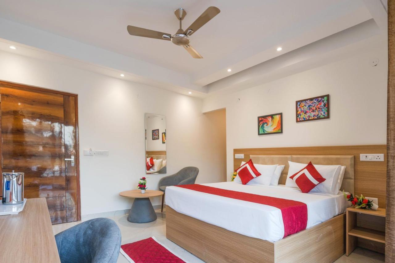 Octave Nirvana Suites Gurgaon Buitenkant foto