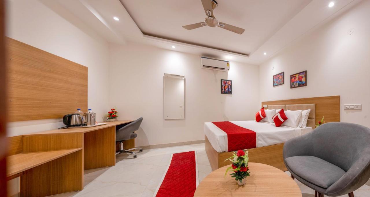 Octave Nirvana Suites Gurgaon Buitenkant foto