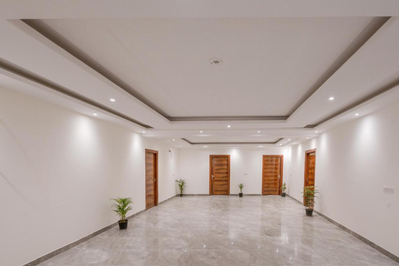 Octave Nirvana Suites Gurgaon Buitenkant foto