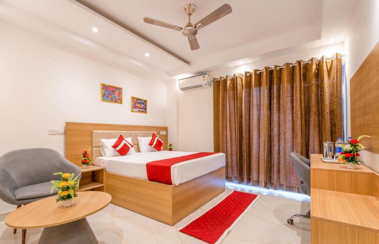 Octave Nirvana Suites Gurgaon Buitenkant foto