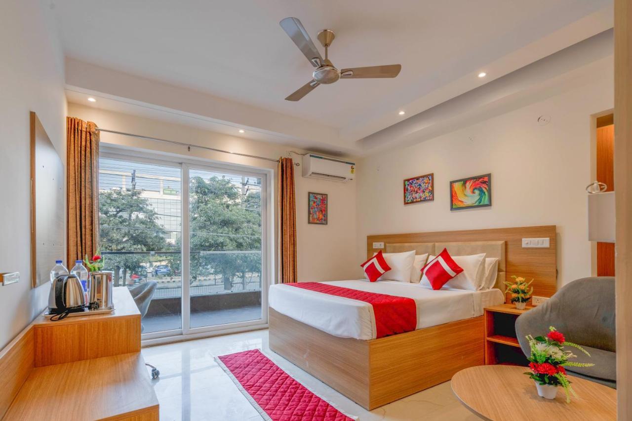 Octave Nirvana Suites Gurgaon Buitenkant foto